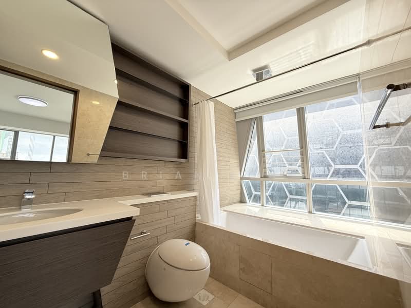 V on Shenton, 5A Shenton Way, 2 Bedrooms, 1,098 sqft, Condominium For Rent, by Brian Koh, 500185092 - Master Bathroom - PropertyGuru.com.sg