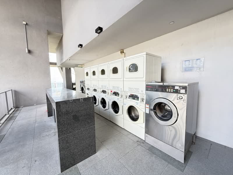 V on Shenton, 5A Shenton Way, 2 Bedrooms, 1,098 sqft, Condominium For Rent, by Brian Koh, 500185092 - Laundromat - PropertyGuru.com.sg
