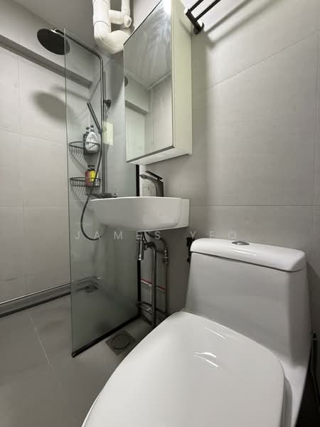122 Pending Road, 122 Pending Road, 2 Bedrooms, 689 sqft, HDB Flat For Sale, by James Yeo, 500185129 - Bathroom - PropertyGuru.com.sg