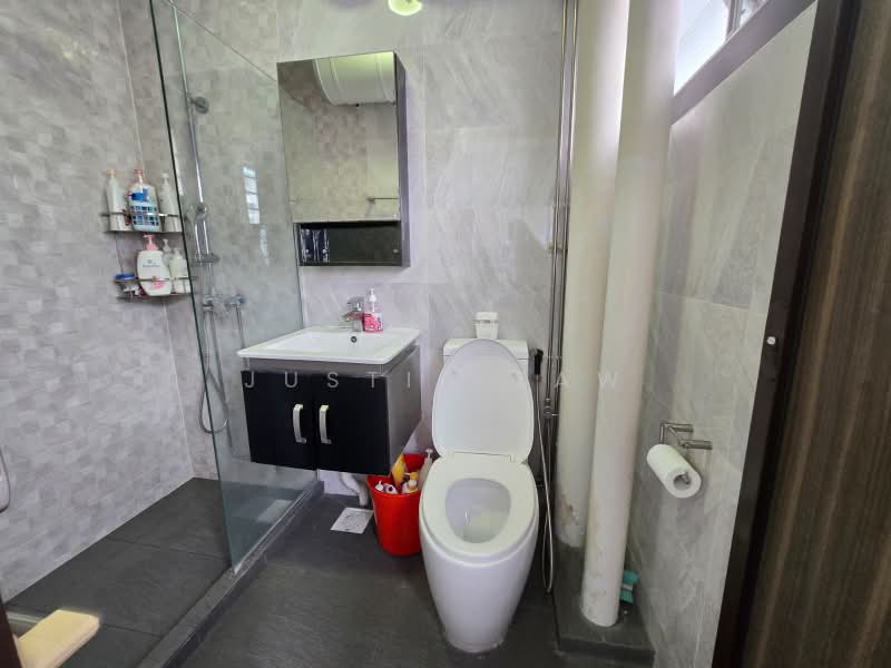 325 Tah Ching Road, 325 Tah Ching Road, 5 Bedrooms, 1,335 sqft, HDB Flat For Sale, by Justin Zaw, 500185134 - Bathroom - PropertyGuru.com.sg
