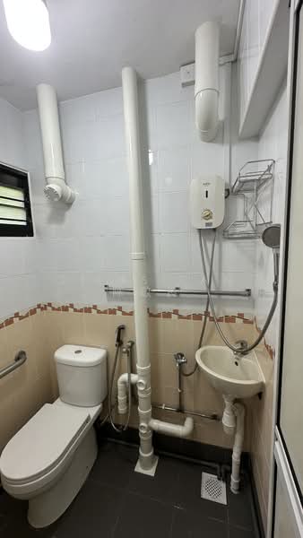61 Telok Blangah Heights, 61 Telok Blangah Heights, 3 Bedrooms, 872 sqft, HDB Flat For Sale, by Silas Tan 陈敬良, 500185138 - Bathroom - PropertyGuru.com.sg