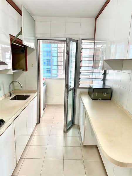 22 Teban Gardens Road, 22 Teban Gardens Road, 3 Bedrooms, 990 sqft, HDB Flat For Sale, by Raymond Lim Chee Hiang, 500185140 - Kitchen - PropertyGuru.com.sg