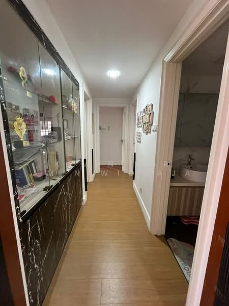 Parkview Apartments, 3 Bukit Batok Street 25, 3 Bedrooms, 1,119 sqft, Apartment For Sale, by Kevin Nur Amin Widjaja, 500185141 - Corridor - PropertyGuru.com.sg