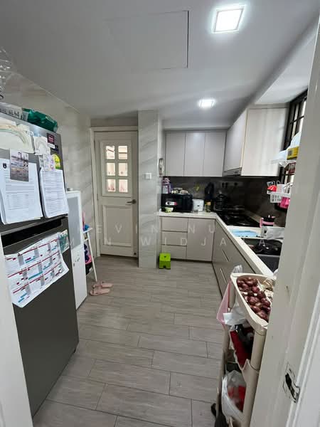 Parkview Apartments, 3 Bukit Batok Street 25, 3 Bedrooms, 1,119 sqft, Apartment For Sale, by Kevin Nur Amin Widjaja, 500185141 - Kitchen - PropertyGuru.com.sg