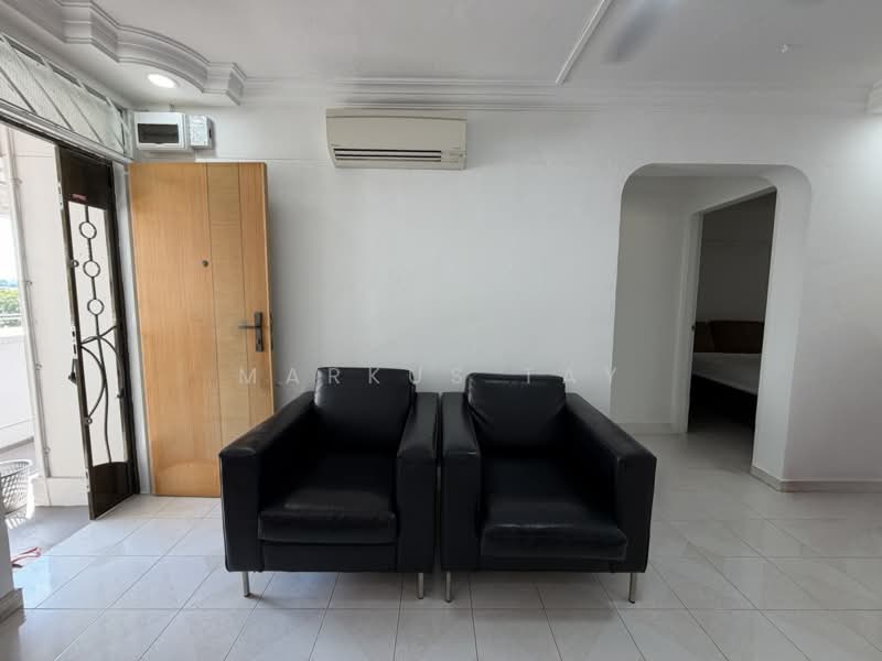 176 Bishan Street 13, 176 Bishan Street 13, 2 Bedrooms, 768 sqft, HDB Flat For Rent, by Markus Tay, 500185145 - Living Room - PropertyGuru.com.sg