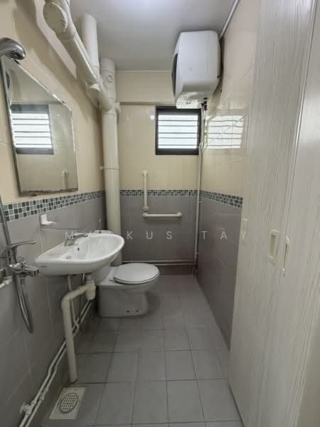 176 Bishan Street 13, 176 Bishan Street 13, 2 Bedrooms, 768 sqft, HDB Flat For Rent, by Markus Tay, 500185145 - Bathroom - PropertyGuru.com.sg