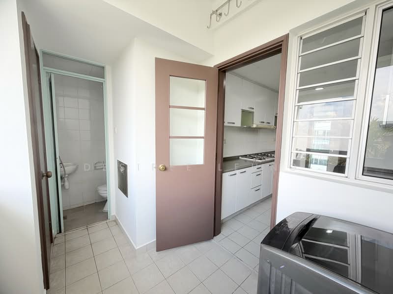 Freesia Woods, 67 Sunset Way, 3 Bedrooms, 1,367 sqft, Condominium For Sale, by Desiree Leung, 500185152 - Kitchen - PropertyGuru.com.sg