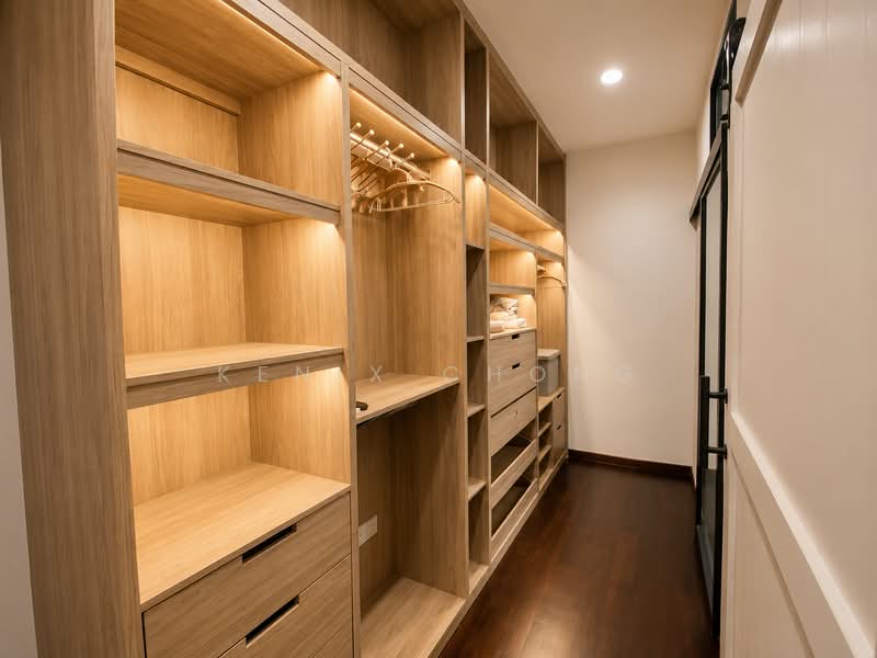 Charming 3 storey Terrace in Kovan, , 7 Bedrooms, 3,500 sqft, Terraced House For Sale, by Kenix Chong, 500185154 - Walk-in wardrobe  - PropertyGuru.com.sg