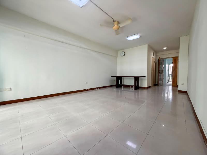 986A Jurong West Street 93, 986A Jurong West Street 93, 3 Bedrooms, 1,001 sqft, HDB Flat For Sale, by Yuna Lim, 500185156 - Living Room - PropertyGuru.com.sg