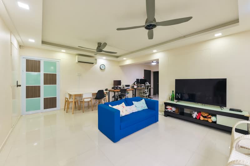 311 Canberra Road, 311 Canberra Road, 4 Bedrooms, 1,291 sqft, HDB Flat For Sale, by Lim Sei Hien, 500185168 - Living Room - PropertyGuru.com.sg