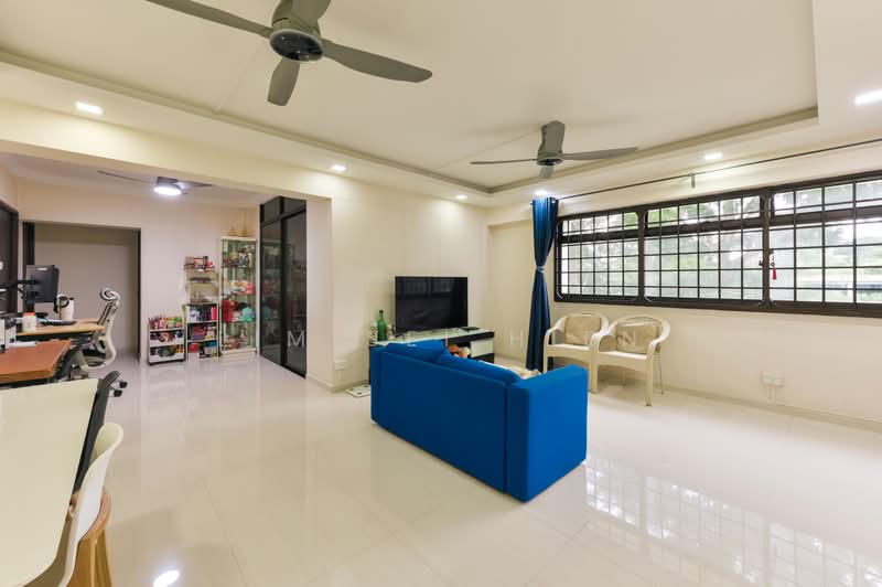 311 Canberra Road, 311 Canberra Road, 4 Bedrooms, 1,291 sqft, HDB Flat For Sale, by Lim Sei Hien, 500185168 - Living Room - PropertyGuru.com.sg