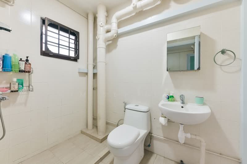 311 Canberra Road, 311 Canberra Road, 4 Bedrooms, 1,291 sqft, HDB Flat For Sale, by Lim Sei Hien, 500185168 - Bathroom - PropertyGuru.com.sg