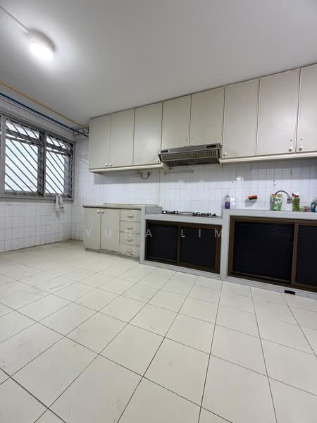 913 Jurong West Street 91, 913 Jurong West Street 91, 3 Bedrooms, 1,108 sqft, HDB Flat For Sale, by Yuna Lim, 500185169 - Kitchen - PropertyGuru.com.sg