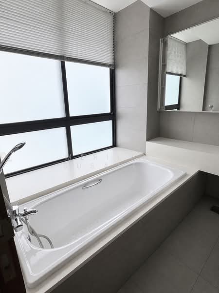 The Suites @ Central, 57-57A Devonshire Road, 4 Bedrooms, 1,733 sqft, Condominium For Sale, by Merilyn Susanto, 500185181 - Master Bathroom - PropertyGuru.com.sg