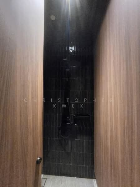 Keppel South Central, 10 Hoe Chiang Road, 5,021 sqft, Office For Rent, by Christopher Kwek, 500185187 - Bathroom - CommercialGuru.com.sg
