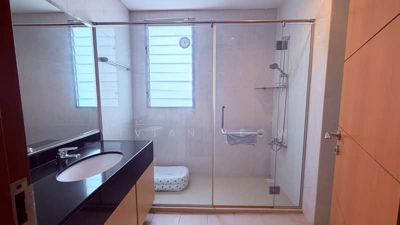 Chuan Loft, Chuan Drive, 5 Bedrooms, 2,700 sqft, Terraced House For Sale, by Vivian Yeow, 500185196 - Bathroom - PropertyGuru.com.sg