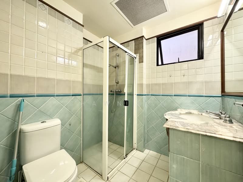 Dover Parkview, 30 Dover Rise, 2 Bedrooms, 936 sqft, Condominium For Sale, by Shawn Low, 500185210 - Common Bathroom - PropertyGuru.com.sg