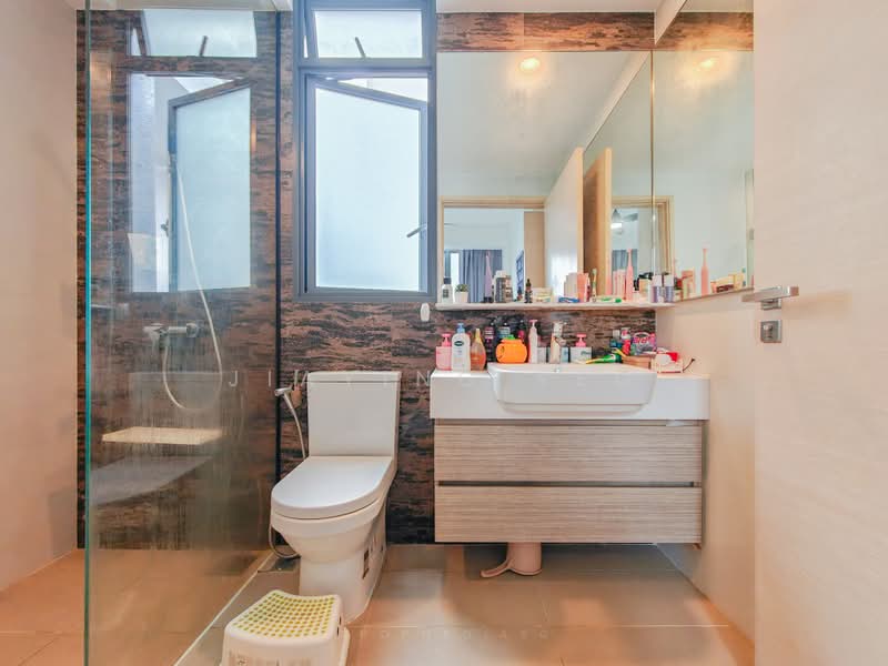 The Luxurie, 17 Compassvale Road, 2 Bedrooms, 732 sqft, Condominium For Sale, by Jiaying Yeo, 500185231 - Bathroom - PropertyGuru.com.sg
