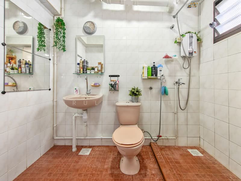 115 Rivervale Walk, 115 Rivervale Walk, 3 Bedrooms, 1,076 sqft, HDB Flat For Sale, by Hairul Iskander, 500185240 - Bathroom - PropertyGuru.com.sg