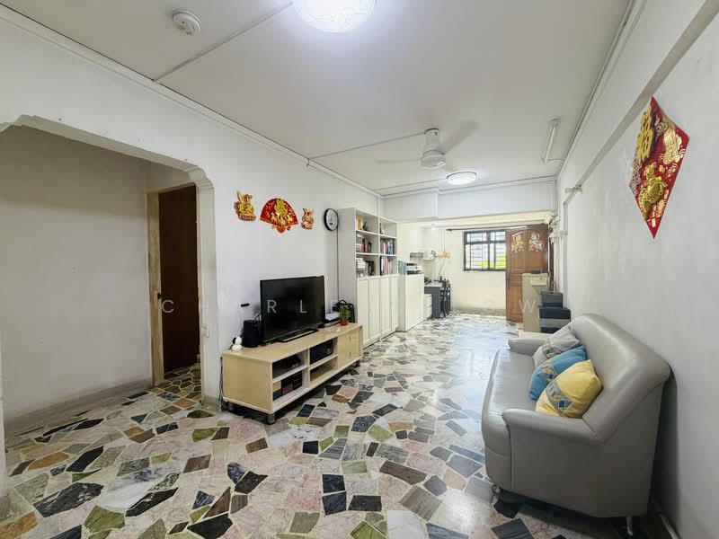 320 Ang Mo Kio Avenue 1, 320 Ang Mo Kio Avenue 1, 2 Bedrooms, 947 sqft, HDB Flat For Sale, by Charlene Low, 500185242 - Living Room - PropertyGuru.com.sg