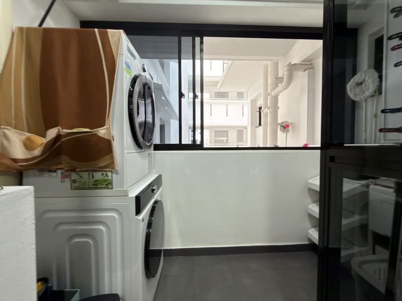 258A Punggol Field, 258A Punggol Field, 3 Bedrooms, 1,001 sqft, HDB Flat For Sale, by Nick Lim, 500185244 - Balcony - PropertyGuru.com.sg