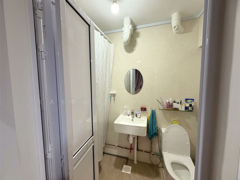 423 Fajar Road, 423 Fajar Road, 3 Bedrooms, 1,420 sqft, HDB Flat For Sale, by Kaeden Ong 王天财, 500185267 - Bathroom - PropertyGuru.com.sg
