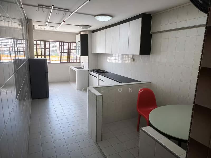 324 Clementi Avenue 5, 324 Clementi Avenue 5, 3 Bedrooms, 990 sqft, HDB Flat For Sale, by Joaye Ong, 500185271 - Kitchen - PropertyGuru.com.sg