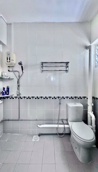 59 Chai Chee Road, 59 Chai Chee Road, 3 Bedrooms, 1,119 sqft, HDB Flat For Sale, by Joyce Tan 陈慧珊, 500185287 - Bathroom - PropertyGuru.com.sg