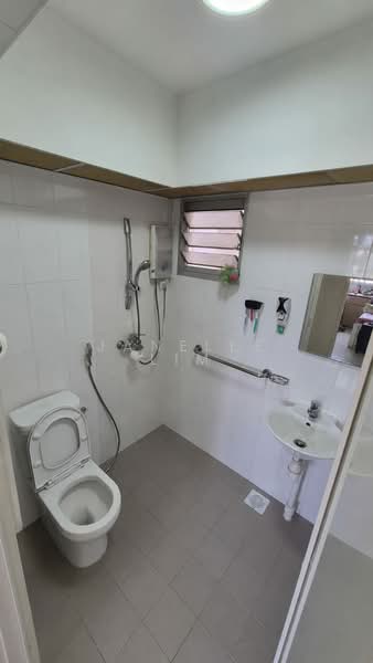 812A Choa Chu Kang Avenue 7, 812A Choa Chu Kang Avenue 7, Room Rental, 120 sqft, HDB Flat For Rent, by Janelle Lim, 500185293 - Bathroom - PropertyGuru.com.sg