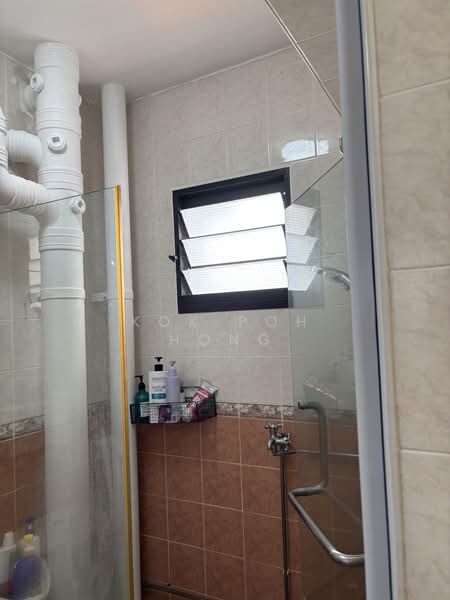 181 Yung Sheng Road, 181 Yung Sheng Road, 3 Bedrooms, 1,249 sqft, HDB Flat For Sale, by Kok Poh Hong, 500185317 - Bathroom - PropertyGuru.com.sg