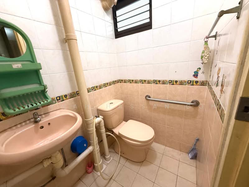 31 Marsiling Drive, 31 Marsiling Drive, 2 Bedrooms, 785 sqft, HDB Flat For Sale, by Hasnah Hassan Goh, 500185323 - Bathroom - PropertyGuru.com.sg