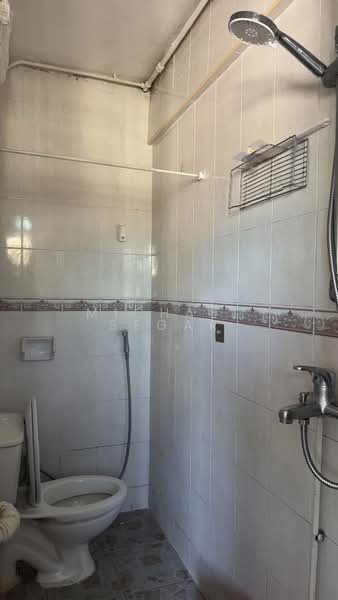 101 Commonwealth Crescent, 101 Commonwealth Crescent, 2 Bedrooms, 646 sqft, HDB Flat For Rent, by Michael Segar, 500185326 - Bathroom - PropertyGuru.com.sg