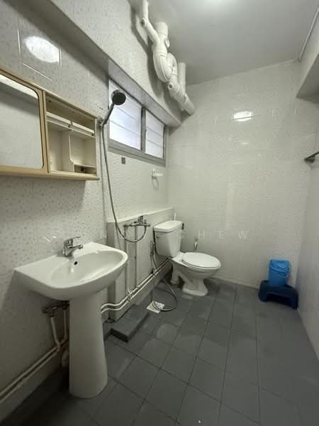 496D Tampines Avenue 9, 496D Tampines Avenue 9, 3 Bedrooms, 1,367 sqft, HDB Flat For Sale, by Cindy Chew, 500185330 - Bathroom - PropertyGuru.com.sg