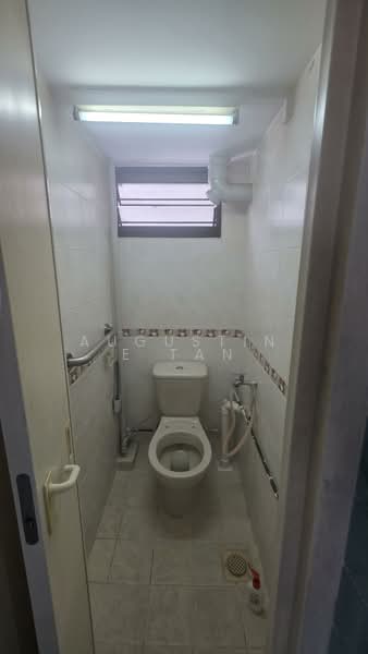 76 Lorong Limau, 76 Lorong Limau, Room Rental, 200 sqft, HDB Flat For Rent, by Augustine Tan, 500185331 - Bathroom - PropertyGuru.com.sg