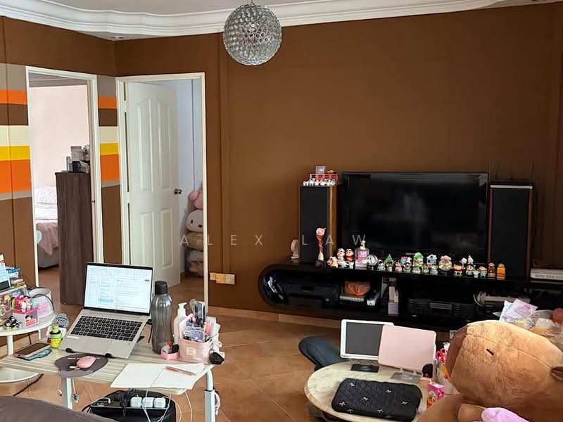 422 Canberra Road, 422 Canberra Road, 3 Bedrooms, 969 sqft, HDB Flat For Sale, by Alex Law, 500185341 - Living Room - PropertyGuru.com.sg