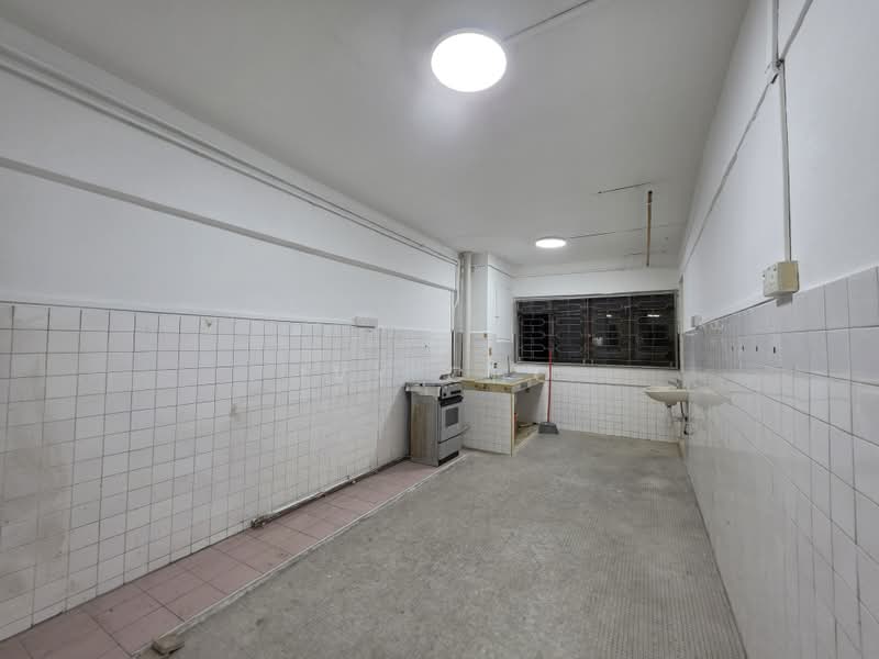 504 Ang Mo Kio Avenue 8, 504 Ang Mo Kio Avenue 8, 2 Bedrooms, 882 sqft, HDB Flat For Sale, by Ivy Cho, 500185348 - Kitchen - PropertyGuru.com.sg