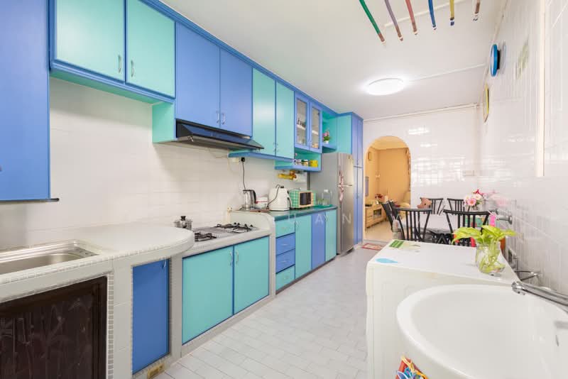637 Hougang Avenue 8, 637 Hougang Avenue 8, 3 Bedrooms, 904 sqft, HDB Flat For Sale, by Lee Yi Xuan Val, 500185353 - Kitchen - PropertyGuru.com.sg