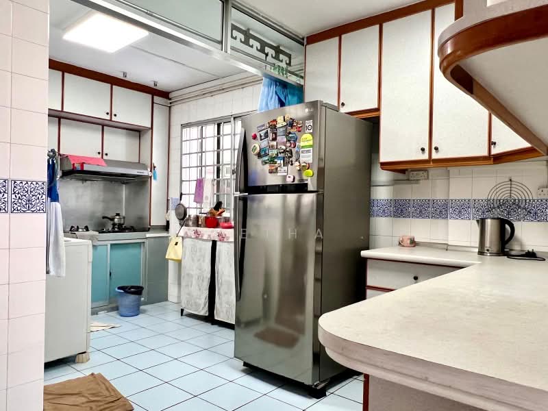250 Pasir Ris Street 21, 250 Pasir Ris Street 21, 4 Bedrooms, 1,615 sqft, HDB Flat For Sale, by Nivetha ., 500185372 - Kitchen - PropertyGuru.com.sg