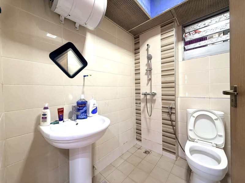 476A Upper Serangoon View, 476A Upper Serangoon View, 2 Bedrooms, 721 sqft, HDB Flat For Sale, by Fatin Amira, 500185376 - Bathroom - PropertyGuru.com.sg