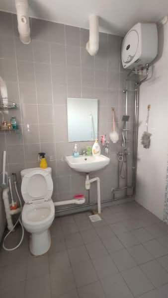475 Jurong West Street 41, 475 Jurong West Street 41, 3 Bedrooms, 1,098 sqft, HDB Flat For Sale, by Kelly Ho, 500185396 - Bathroom - PropertyGuru.com.sg