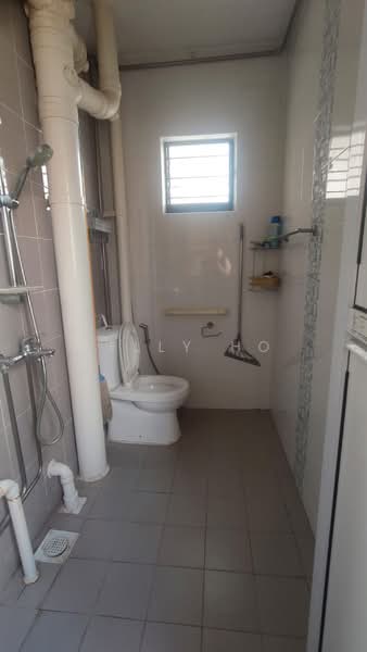 475 Jurong West Street 41, 475 Jurong West Street 41, 3 Bedrooms, 1,098 sqft, HDB Flat For Sale, by Kelly Ho, 500185396 - Bathroom - PropertyGuru.com.sg