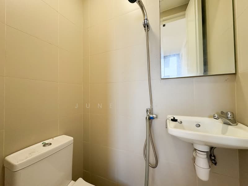 Rivercove Residences EC, 28 Anchorvale Ln, 4 Bedrooms, 1,184 sqft, Condominium For Rent, by June Ling, 500185439 - Bathroom - PropertyGuru.com.sg