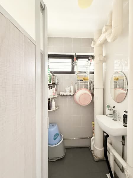 501 Bedok North Street 3, 501 Bedok North Street 3, 2 Bedrooms, 635 sqft, HDB Flat For Sale, by Diaz Soon, 500185449 - Bathroom - PropertyGuru.com.sg