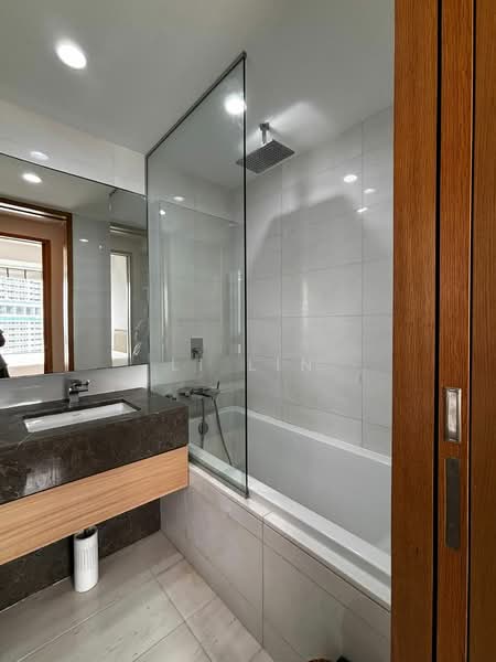 Concourse Skyline, 296 Beach Road, 2 Bedrooms, 1,098 sqft, Condominium For Rent, by Li Lin, 500185457 - Bathroom - PropertyGuru.com.sg