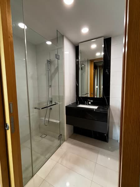 Concourse Skyline, 296 Beach Road, 2 Bedrooms, 1,098 sqft, Condominium For Rent, by Li Lin, 500185457 - Bathroom - PropertyGuru.com.sg