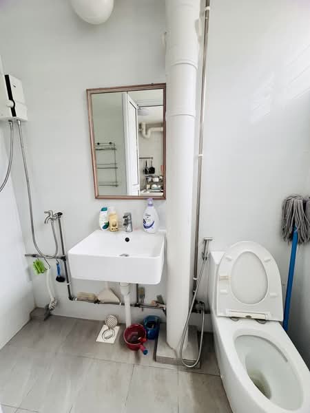 305 Yishun Central, 305 Yishun Central, Room Rental, 180 sqft, HDB Flat For Rent, by Aileen Zhang (爱琳), 500185460 - Bathroom - PropertyGuru.com.sg