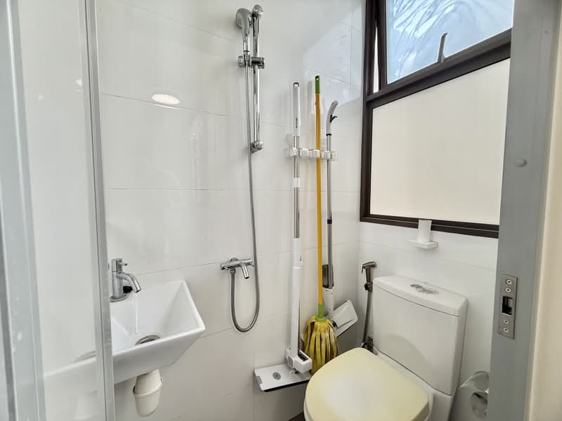 The Inflora, 51 Flora Drive, Room Rental, 108 sqft, Condominium For Rent, by Young Chng, 500185501 - Bathroom - PropertyGuru.com.sg