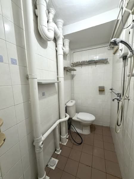 66 Lorong 4 Toa Payoh, 66 Lorong 4 Toa Payoh, 2 Bedrooms, 624 sqft, HDB Flat For Sale, by Brandon Zheng 郑祺宝, 500185507 - Bathroom - PropertyGuru.com.sg