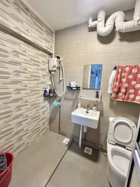 665 Woodlands Ring Road, 665 Woodlands Ring Road, 3 Bedrooms, 915 sqft, HDB Flat For Rent, by Elaine Tan, 500185514 - Bathroom - PropertyGuru.com.sg
