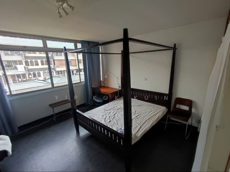 next to beauty world mrt . non smoking female only, , Room Rental, 150 sqft, Apartment For Rent, by Yip Kok Kuin, 500185550 - Bedroom - PropertyGuru.com.sg